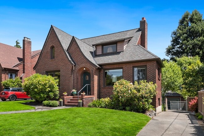 Foto del edificio - 1526 Thorndyke Ave W