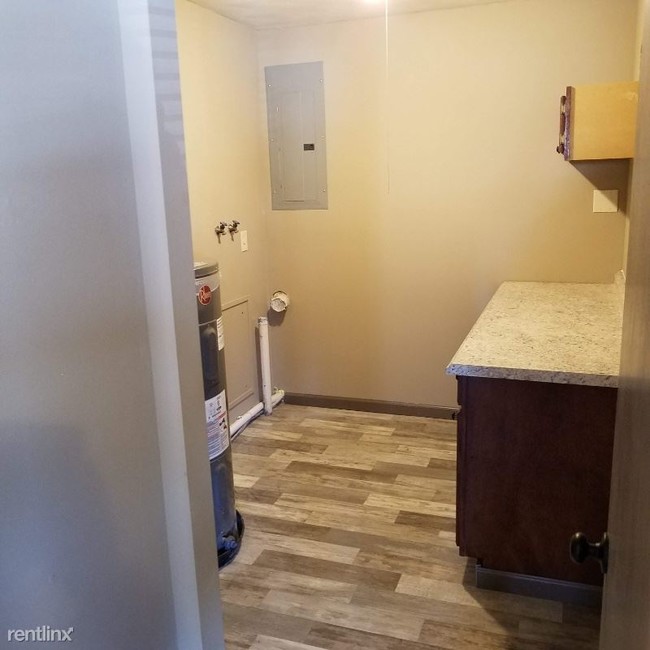 Building Photo - 3 br, 1 bath House - 114 Miskell Blvd