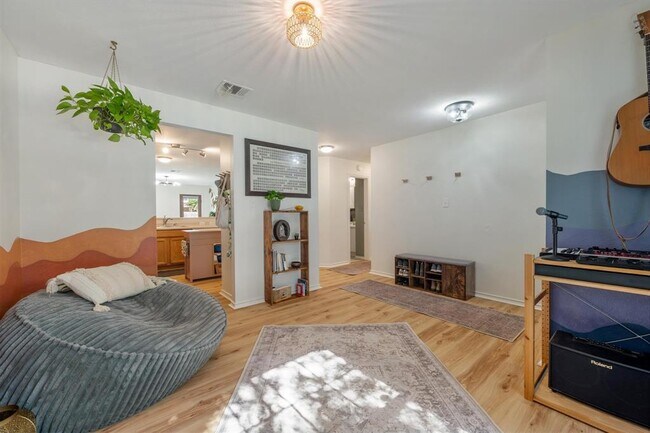 Foto del edificio - 626 Goldenrod St
