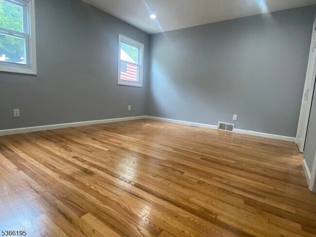 Foto del edificio - 2089 Galloping Hill Rd