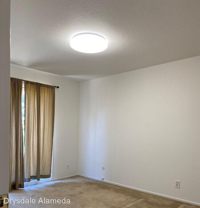 Building Photo - 3 br, 2.5 bath House - 3120 El Paseo