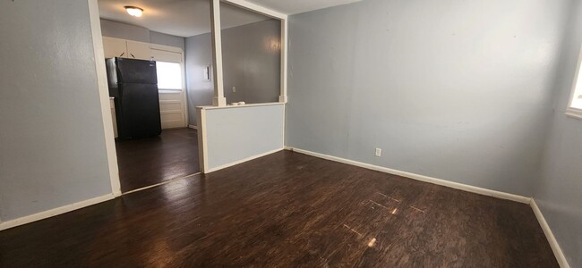 Building Photo - Myers408