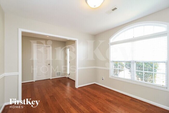 Foto del edificio - 4596 River Gate Dr