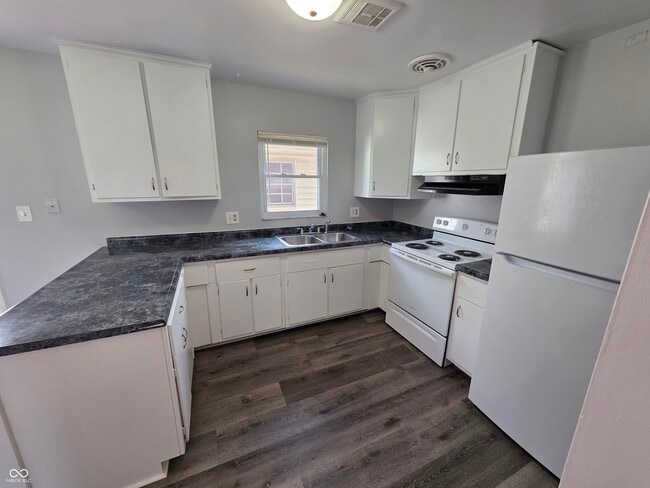 Foto del edificio - 3829 Biscayne Rd