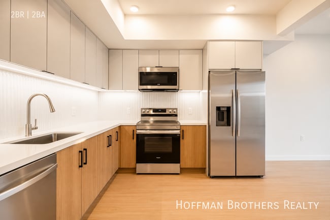 Building Photo - 856 S Gramercy Dr