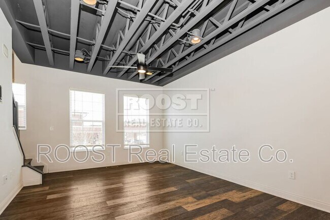 Foto del edificio - 10 N Center St