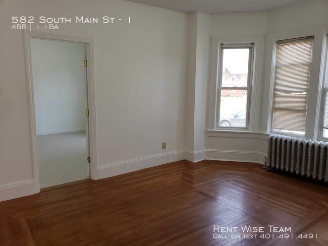 Building Photo - 582 South Main Street