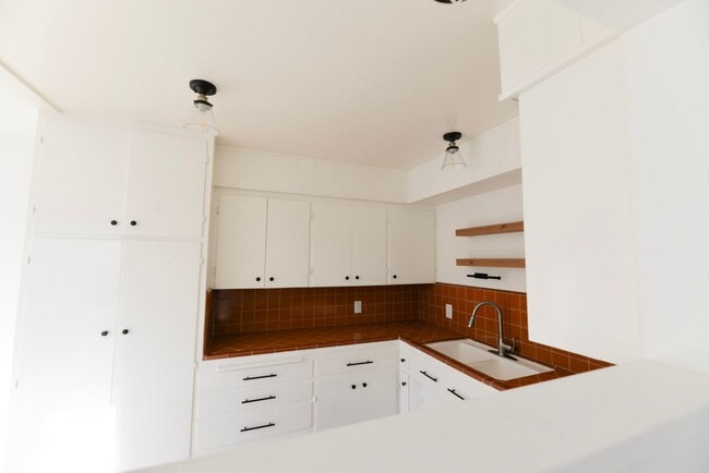 Building Photo - 810 Buena Vista