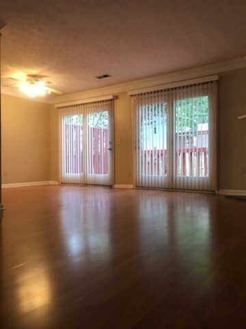 Foto del edificio - 6642 Meadow Rue Dr