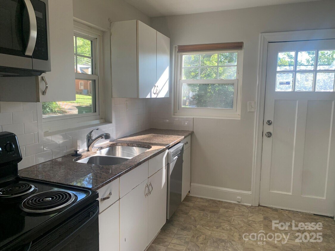 Foto principal - 1800 Hall Ave