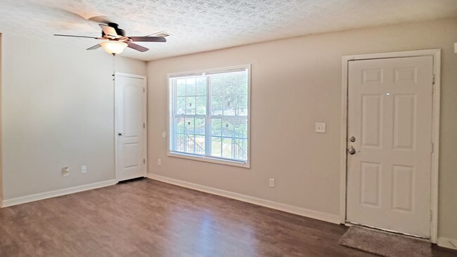Building Photo - Recently Updated 2/1 Apartment in Austell