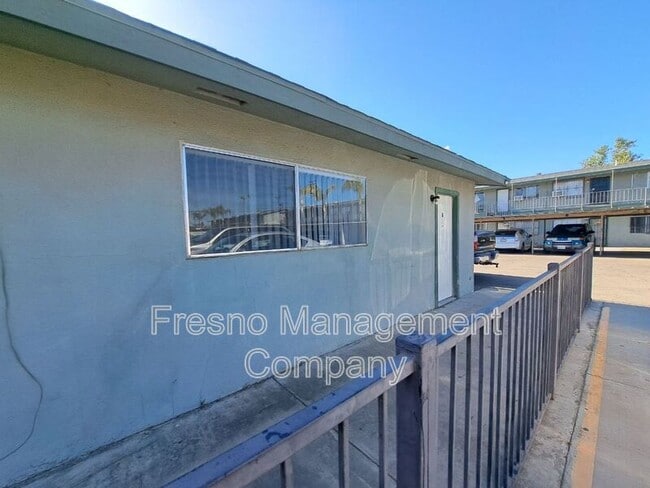 Building Photo - 441 S Dearing Ave