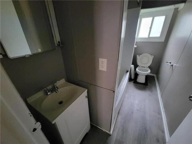 Building Photo - 76 Woodward St