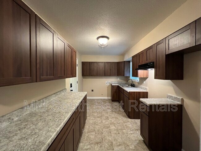 Building Photo - 2079 Belover Dr