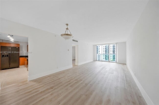 Foto del edificio - 3000 S Ocean Dr