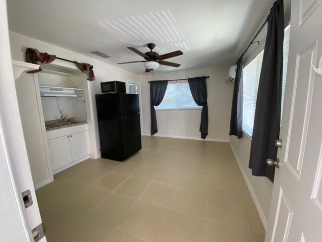 Building Photo - 4962 Viceroy St