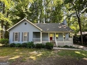 Building Photo - 240 White Pines Dr