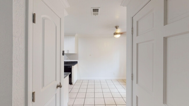 Building Photo - 18185 Happy Ln