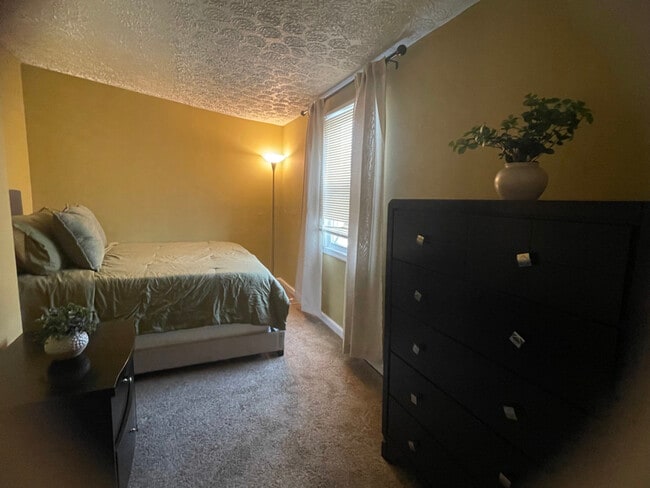 Building Photo - 888 W Lombard St