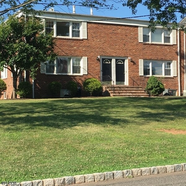 Primary Photo - 7 Columbia Dr