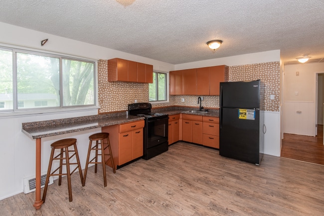 Building Photo - 1706 Doane Dr