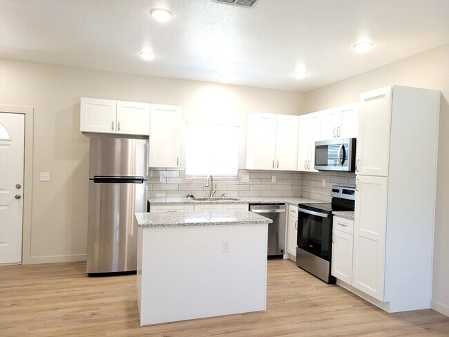 Foto del edificio - LUXURY LARGE UNIT IN EAST CLOVIS