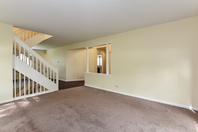 Building Photo - 2499 Deerfield Dr
