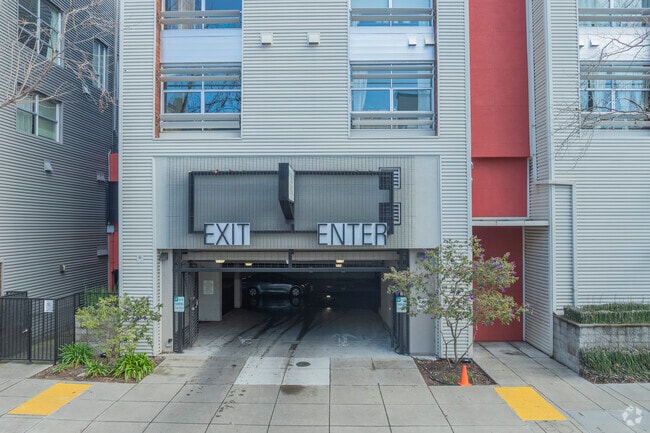 Parking Entrance - Glashaus