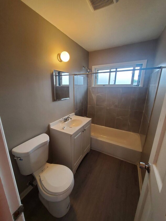Foto del edificio - 6527 W Keefe Ave Pkwy. (3 Unit)
