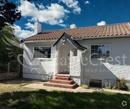 Building Photo - 711 Balm St