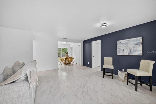 Foto del edificio - 8609 Fish Lake Rd