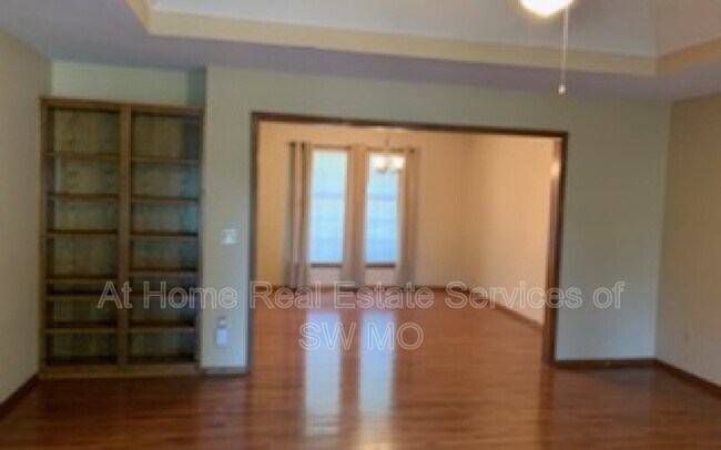 Building Photo - 2155 E Cragmont St