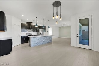 Building Photo - 945 Glenhaven Pl