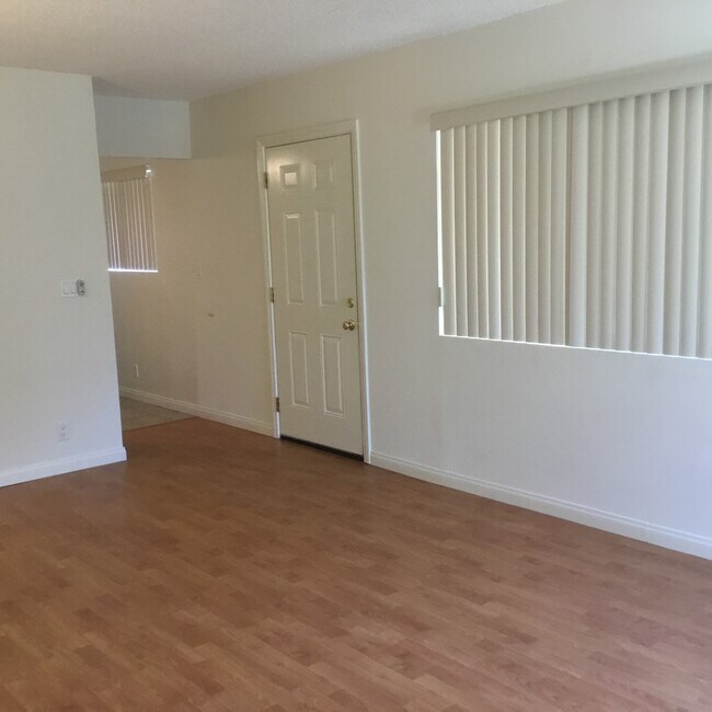 Living Room - 130 S Meridith Ave