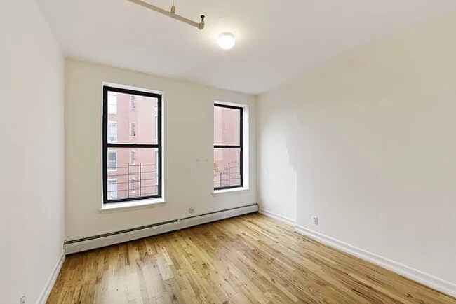 Foto del edificio - 279 W 119th St