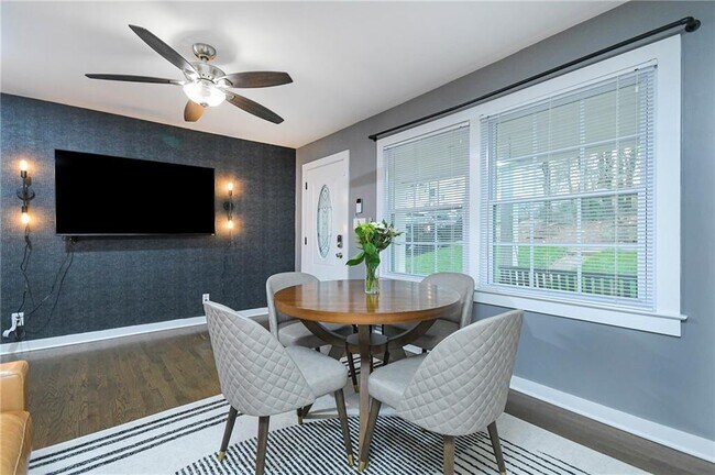 Foto del edificio - 1452 Akridge St NW