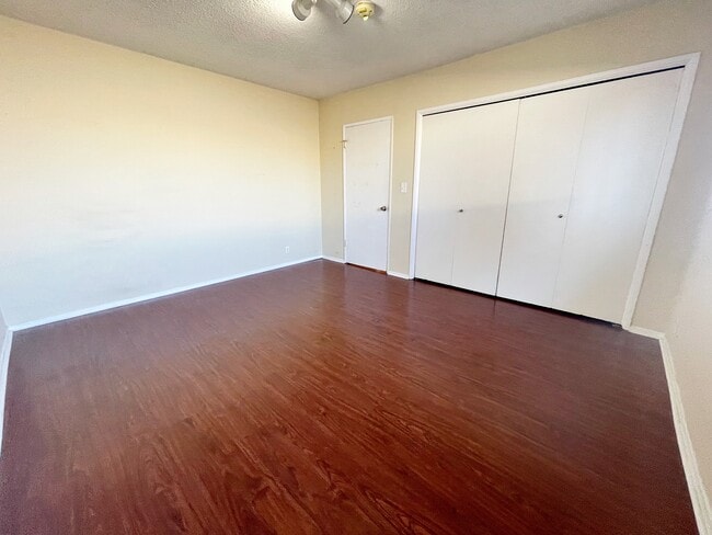 Building Photo - 8835 Alcott St