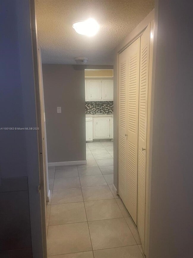 Foto del edificio - 8311 Sands Point Blvd