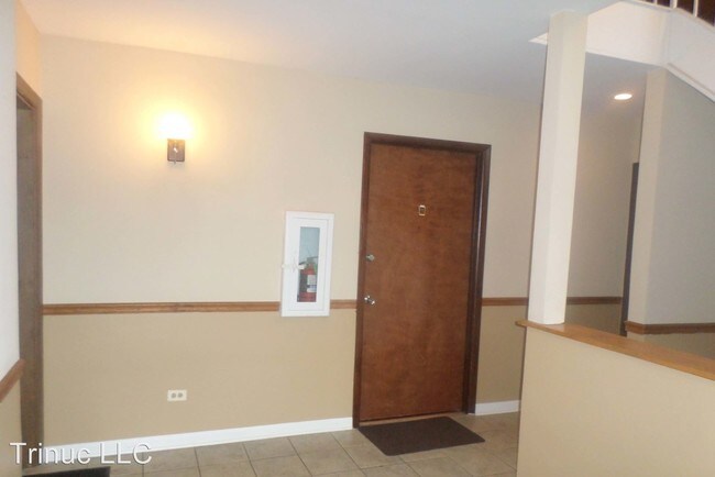 Building Photo - 3300 Bayside Dr