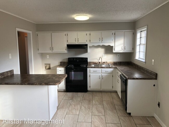 Building Photo - 3 br, 1 bath House - 6750 Embassy Circle