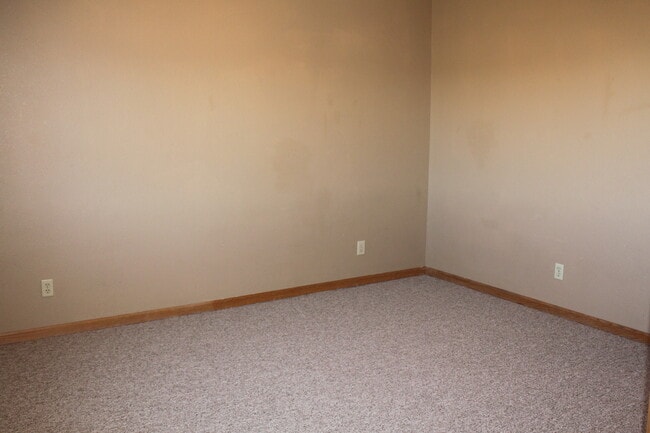 FAMILY ROOM - 901 River Dr