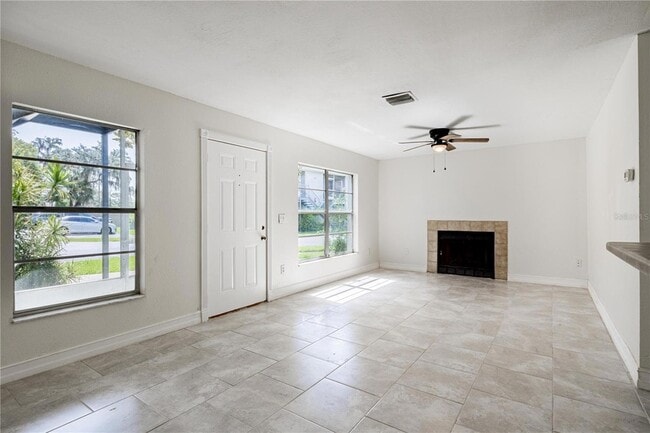 Building Photo - 1404 Northlake Dr