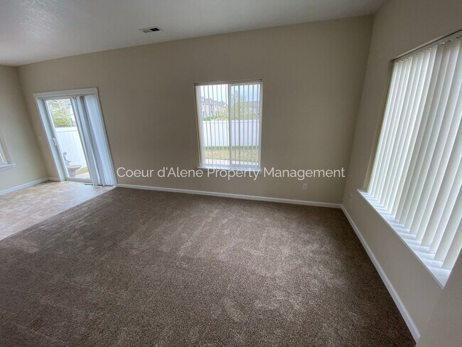 Building Photo - 3 bed, 2.5 bath house in The Landings