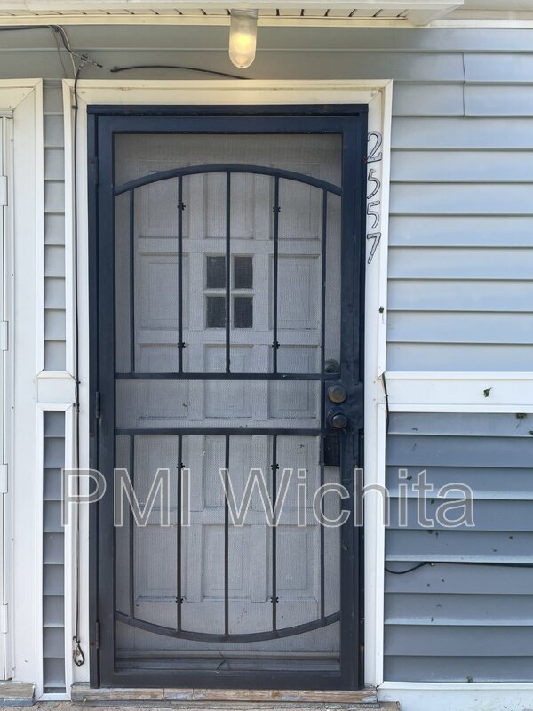 Foto principal - 2557 N Park Pl