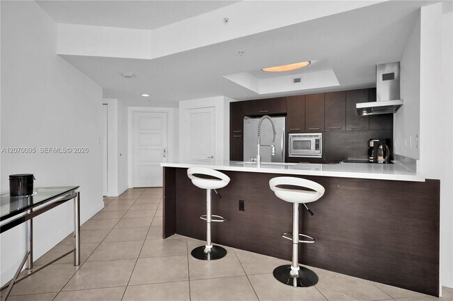 Foto del edificio - 250 Sunny Isles Blvd