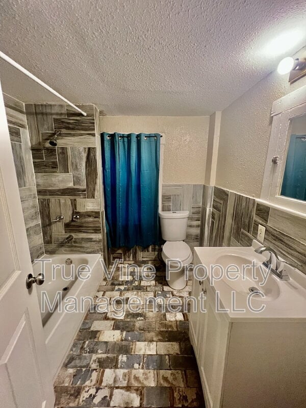 Building Photo - 253 Post Ave