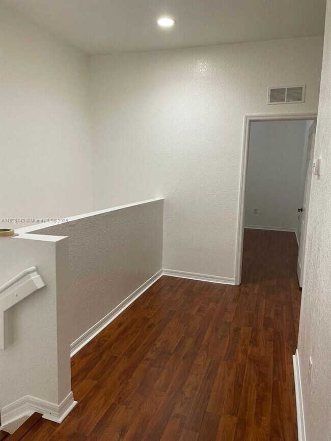 Foto del edificio - 4911 SW 140th Terrace