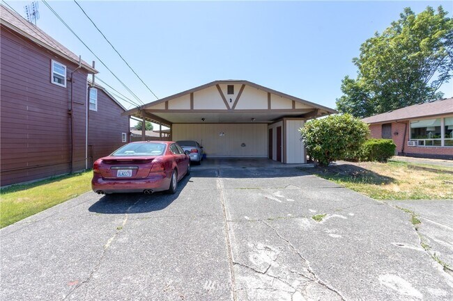 Ample off-street parking for up to 2 vehicles. - 910 S 56th St