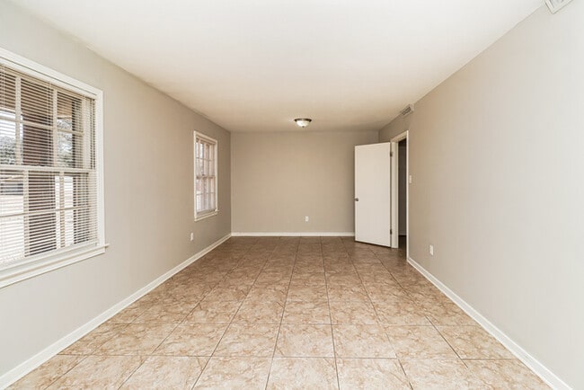 Building Photo - 1343 Springdale Dr