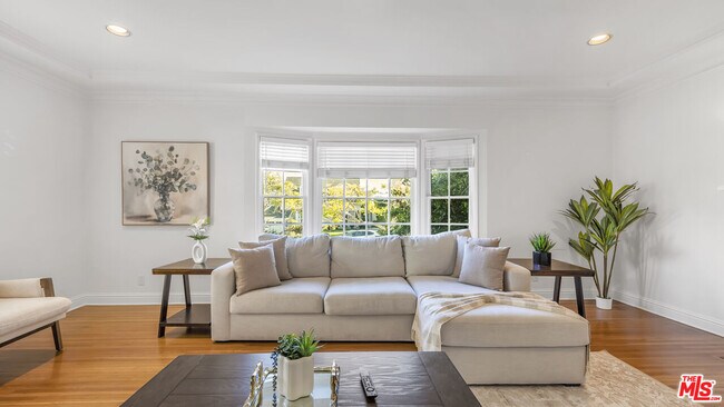 Foto del edificio - 10575 Holman Ave